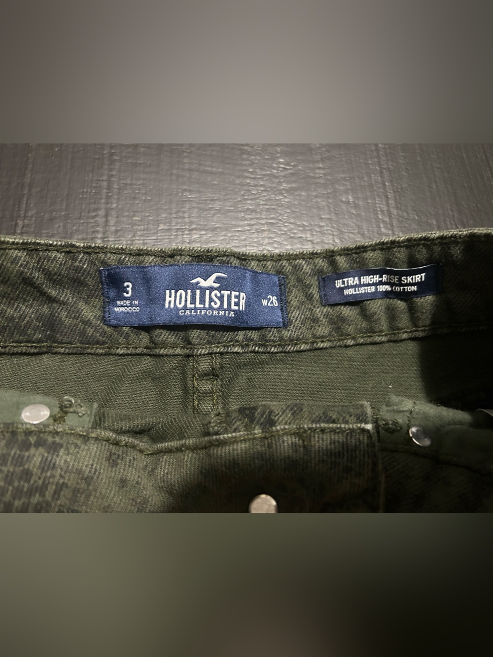 Y2K Hollister Olive Green Snake-Print high rise Mini Skirt - Picture 4 of 6